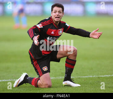 Leverkusen, Germania. 13 marzo, 2016. Il calcio Bundesliga, giornata 26, Leverkusen, Germania, 13.03.2016, Bayer 04 Leverkusen vs Hamburger SV: Chicharito (Leverkusen) gesti. Credito: Juergen schwarz/Alamy Live News Foto Stock