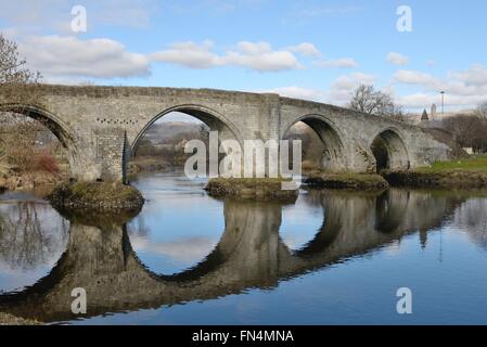 Stirling " vecchia " ponte che attraversa il fiume Forth in Scozia, Regno Unito, dove la battaglia del ponte di Stirling ha avuto luogo. Foto Stock