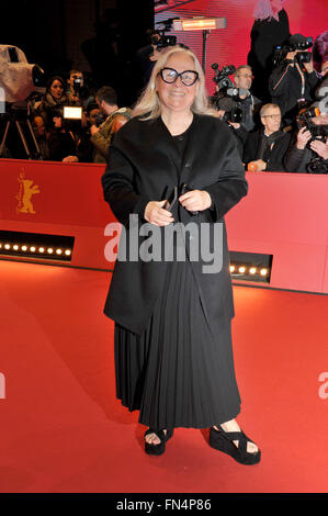 La 66internazionale annuale Festival del Cinema di Berlino (Berlinale) - Gala di apertura & Ave, Caesar! - Premiere alla Berlinale Palace in Potsdamer Platz - tappeto rosso arrivi con: Brigette Lacombe dress Prada Dove: Berlino, Germania Quando: 11 Feb 2016 Credito: Foto Stock