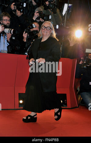 La 66internazionale annuale Festival del Cinema di Berlino (Berlinale) - Gala di apertura & Ave, Caesar! - Premiere alla Berlinale Palace in Potsdamer Platz - tappeto rosso arrivi con: Brigette Lacombe dress Prada Dove: Berlino, Germania Quando: 11 Feb 2016 Credito: Foto Stock