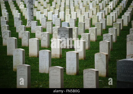 Grave pietre in una riga Foto Stock