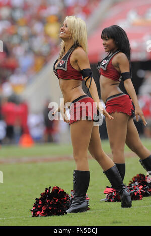 Tampa, FL, Stati Uniti d'America. Il 28 settembre, 2008. Tampa, Florida, Sett. 28, 2008: Tampa Bay Buccaneers cheerleaders durante il gioco Bucs contro il Green Bay Packers presso Raymond James Stadium. © Scott A. Miller/ZUMA filo/Alamy Live News Foto Stock