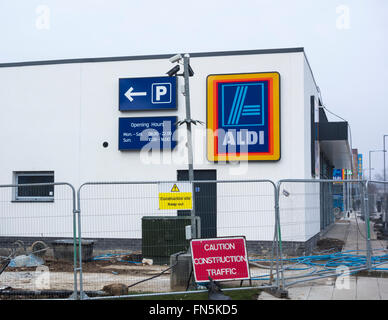 Nuovo supermercato Aldi in costruzione a meno di 100 metri da Asda store in Billingham, a nord-est dell' Inghilterra Foto Stock