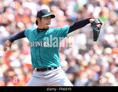 Scottsdale, Arizona, Stati Uniti. Undicesimo Mar, 2016. Hisashi Iwakuma (marittimi) MLB : Hisashi Iwakuma dei Seattle Mariners piazzole durante un allenamento primaverile di baseball gioco contro i San Francisco Giants a Scottsdale Stadium di Scottsdale, Arizona, Stati Uniti . © AFLO/Alamy Live News Foto Stock