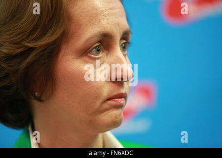 Berlino, Germania. 13 Mar, 2016. Beatrix von Storch, il vice presidente del partito AfD e membro del Parlamento europeo durante la notte elettorale di alternative per la Germania (AFD) in AO Ostello a Berlino il quartiere di Lichtenberg alle elezioni di stato nel Baden-Württemberg, Renania-Palatinato e Sachsen-Anhalt. © Simone Kuhlmey/Pacific Press/Alamy Live News Foto Stock