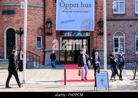 Lund, Svezia - 12 Marzo 2016: l'università ha un open house per attirare nuovi studenti. Qui si trova l'ingresso per l'af-borgen w Foto Stock