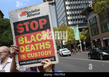 Sydney ISJA raccolse fuori NSW il Parlamento in solidarietà con la famiglia Dhu per la giustizia per Julieka Dhu e decessi in custodia. Foto Stock