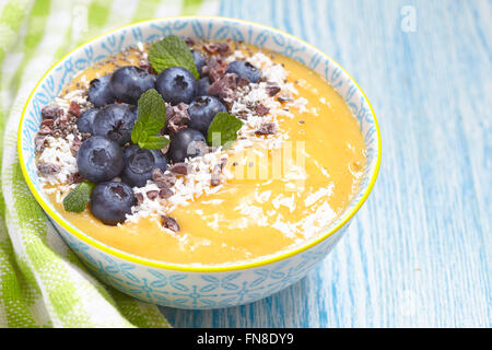 Mango Orange frullato di Banana in una ciotola Foto Stock