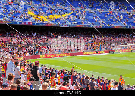 Barcellona - 03 Maggio: persone allo stadio Camp Nou prima La Liga match tra FC Barcelona e Getafe. Foto Stock