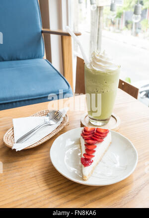 Strawberry Cheesecake e tè verde freppe Foto Stock