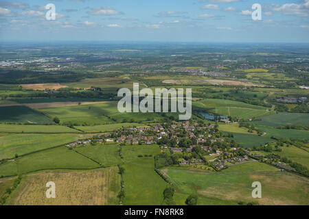 Una veduta aerea del villaggio di Little Wenlock e la circostante campagna Shropshire Foto Stock