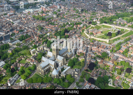 Una veduta aerea di Lincoln che mostra il castello e la Cattedrale Foto Stock