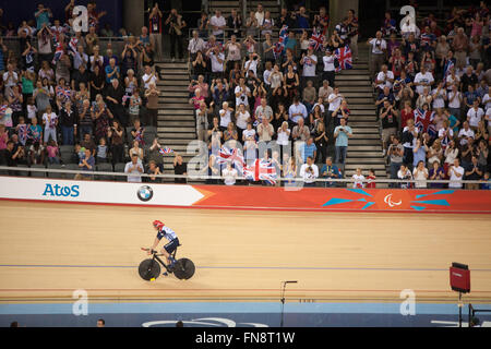 British atleta,Welsh Mark Colbourne vince la medaglia d oro e il record del mondo in C1 3km inseguimento. Paralimpiadi,Londra,2012,l'Inghilterra,UK. Foto Stock