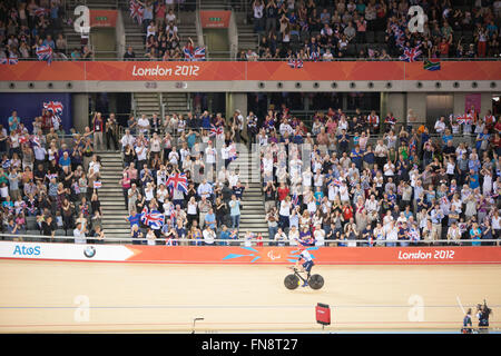 British atleta,Welsh Mark Colbourne vince la medaglia d oro e il record del mondo in C1 3km inseguimento. Paralimpiadi,Londra,2012,l'Inghilterra,UK. Foto Stock