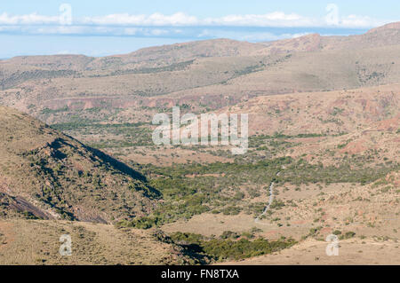 Vista dal mountain pass sul Kranskop Loop in Mountain Zebra National Park vicino a Cradock in Sud Africa Foto Stock