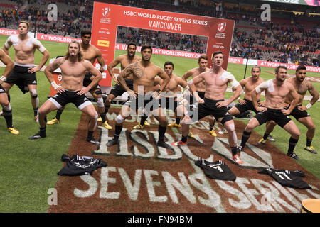 Vancouver, Canada. 13 marzo, 2016. Nuova Zelanda esegue la Haka dopo aver vinto il Mondiale HSBC Rugby Sevens Series Cup sconfiggendo il Sud Africa 19 - 14 tenuta in BC Place, Vancouver B.C Canada - - Credito: GerryRousseau/Alamy Live News Foto Stock