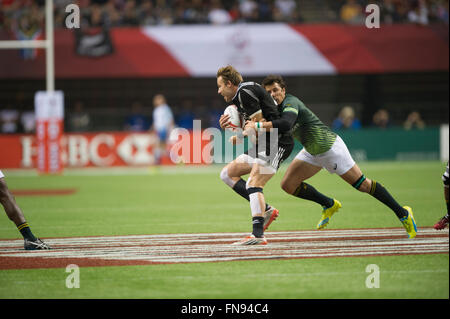 Vancouver, Canada. 13 marzo, 2016. Nuova Zelanda (nero) vs Sud Africa (verdi) durante la HSBC World Rugby Sevens serie finale di coppa, tenutasi in BC Place, Vancouver B.C Canada - Nuova Zelanda vince 19 - 14 - Credito: GerryRousseau/Alamy Live News Foto Stock