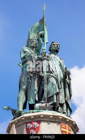 Bruges - il memoriale di Jan Breydel e Pieter De Coninck sul Grote Markt square, da Paolo de Vigne (1843 - 1901) Foto Stock