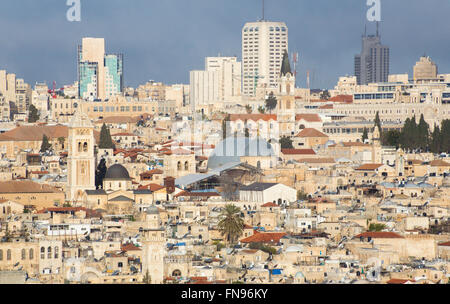 Gerusalemme, Israele - 3 Marzo 2015: Outlook oltre la città vecchia dal Monte degli Ulivi. Foto Stock