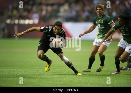 Vancouver, Canada. 13 marzo, 2016. Nuova Zelanda (nero) vs Sud Africa (verdi) durante la HSBC World Rugby Sevens serie finale di coppa, tenutasi in BC Place, Vancouver B.C Canada - Nuova Zelanda vince 19 - 14 - Credito: GerryRousseau/Alamy Live News Foto Stock