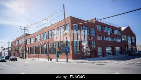 La nuova Tesla Motors showroom e centro di servizio è quasi pronto per aprire in Red Hook quartiere di Brooklyn a New York, visto il Sabato, 12 marzo 2016. (© Richard B. Levine) Foto Stock