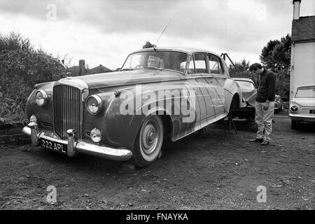 I Beatles psichedelico 1956 Bentley S1 la registrazione 222 APL nel 1970 Foto Stock