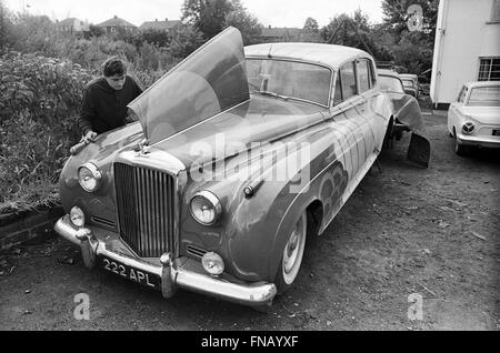 I Beatles psichedelico 1956 Bentley S1 la registrazione 222 APL nel 1970 Foto Stock