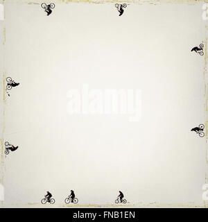 Composito digitale di un uomo che guida una bicicletta Foto Stock