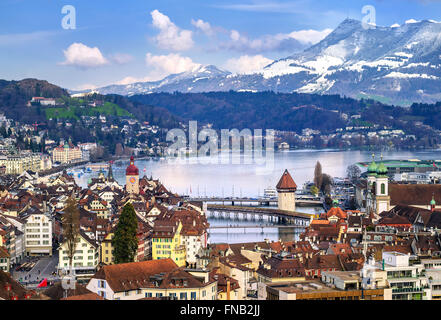 Lucerna, Svizzera, veduta aerea della città vecchia, il lago e la rigi Foto Stock