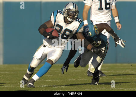 Jacksonville, Florida, Stati Uniti d'America. Il 9 dicembre, 2007. Dicembre 9, 2007; Jacksonville, FL, Stati Uniti d'America; Carolina Panthers running back DeShaun Foster (26) durante il suo team di gioco contro Jacksonville Jaguars presso lo Stadio Municipale di Jacksonville. ZUMA Press/Scott A. Miller.ZUMA Press/Scott A. Miller © Scott A. Miller/ZUMA filo/Alamy Live News Foto Stock