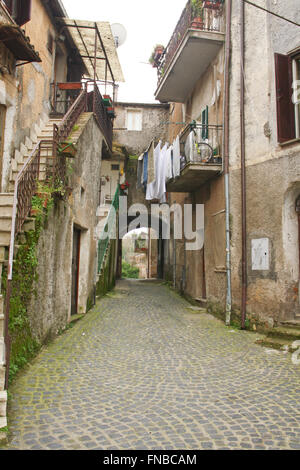 Calcata di medievale alleway in inverno Foto Stock