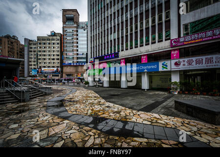 Edifici vicino Zhongxiao Dunhua, in Taipei, Taiwan. Foto Stock