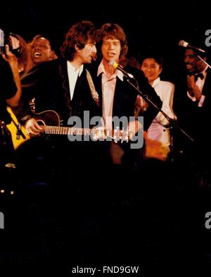 Il 3TH Annuale rock 'n' roll HALL OF FAME CERIMONIA ;BEATLES , BOB DYLAN E GEORGE HARRISON WALDORF ASTORIA DI NEW YORK CITY 01-20-1988 foto Michael Brito Foto Stock