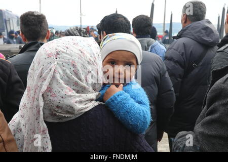 Idomeni, Grecia. Il 14 marzo 2016. Migliaia di profughi sono ancora bloccati nel Idomeni improvvisato campo di rifugiati in Grecia - Macedonia confine. Credito: Orhan Tsolak Alamy Live News Foto Stock