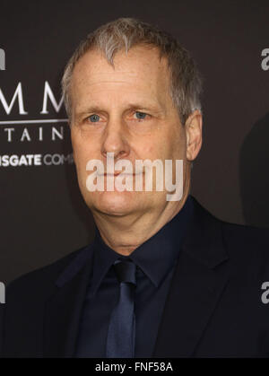 New York, Stati Uniti d'America. Xiv Mar, 2016. Attore Jeff Daniels assiste la prima mondiale di "serie divergenti: Allegiant" tenutasi presso il AMC Loews Lincoln Square Theatre. Credito: Nancy Kaszerman/ZUMA filo/Alamy Live News Foto Stock