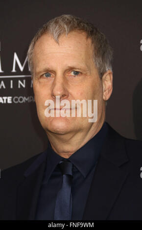 New York, Stati Uniti d'America. Xiv Mar, 2016. Attore Jeff Daniels assiste la prima mondiale di "serie divergenti: Allegiant" tenutasi presso il AMC Loews Lincoln Square Theatre. Credito: Nancy Kaszerman/ZUMA filo/Alamy Live News Foto Stock