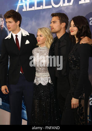 New York, Stati Uniti d'America. Xiv Mar, 2016. Attori ANSEL ELGORT, Naomi Watts, THEO JAMES e SHAILENE WOODLEY frequentare la prima mondiale di "serie divergenti: Allegiant" tenutasi presso il AMC Loews Lincoln Square Theatre. Credito: Nancy Kaszerman/ZUMA filo/Alamy Live News Foto Stock