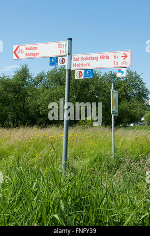 Deutschland, Bonn, Bad Godesberg-Mehlem, Rheinaue Wegweiser Foto Stock