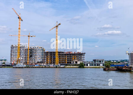 Il nuovo sviluppo di appartamenti e cruise terminal da Barratt Homes agli sviluppatori sulla storica Enderby wharf sito, Greenwich, Londra Foto Stock