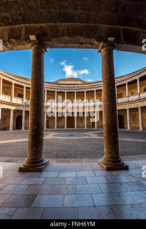 Cortile del Palazzo di Charles V o Palacio de Carlo V, Alhambra Palace, Granada, Andalusia, Spagna Foto Stock
