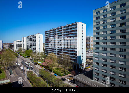 'Avenue du Général de Gaulle' street con edifici condominiali in 'Esplanade' distretto, Strasburgo, Alsazia, Francia Europa Foto Stock