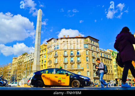 Obelisco aka El llapis. Plaça Joan Carles I, Barcellona, in Catalogna, Spagna. Foto Stock