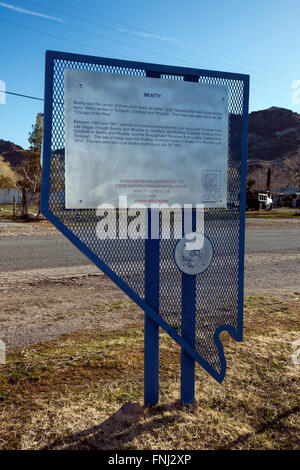 BEATTY Beatty era il centro delle tre di breve durata, cosiddetto "gold" ferrovie che sono state generate dai primi del novecento scioperi in Tonopah, Goldfield e riolite. La città è stata denominata 'Chicago del West'. Tra il 1906 e il 1907, le imprese ferroviarie Foto Stock