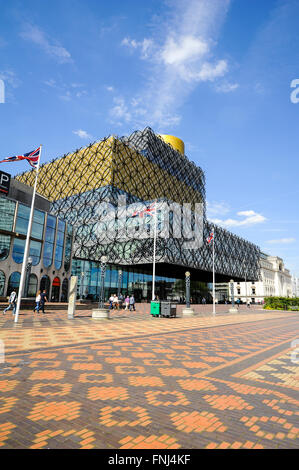 Biblioteca di Birmingham del cielo blu chiaro giorno d'Estate, Regno Unito Foto Stock