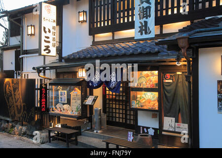 Il Giappone; Kyoto; Higashiyama, shop, scene di strada, Foto Stock