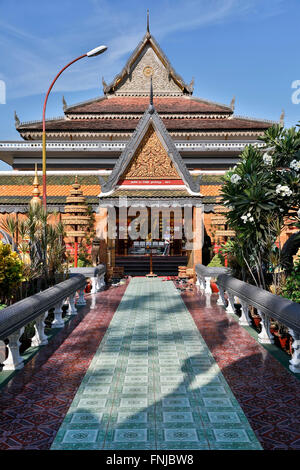 Entrata al tempio, Preah Prohm Rath Monastero e centro buddista, Siem Reap, Cambogia Foto Stock