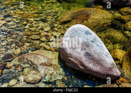 Forche centrale fiume Kaweah, vicino ai generali Hwy a Sequoia National Park, California, Stati Uniti d'America. Foto Stock