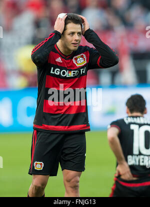 Leverkusen, Germania. 13 Mar, 2016. Leverkusen's Chicharito reagisce durante la Bundesliga soccer mach Bayer Leverkusen vs Hamburger SV a Leverkusen, Germania, 13 marzo 2016. Foto: Guido Kirchner/dpa/Alamy Live News Foto Stock