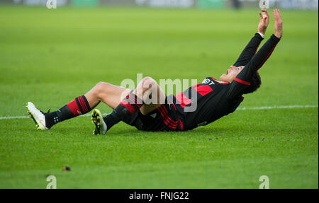 Leverkusen, Germania. 13 Mar, 2016. Leverkusen's Chicharito reagisce durante la Bundesliga soccer mach Bayer Leverkusen vs Hamburger SV a Leverkusen, Germania, 13 marzo 2016. Foto: Guido Kirchner/dpa/Alamy Live News Foto Stock