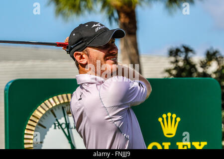 Orlando, Florida, Stati Uniti d'America. Il 15 marzo, 2016. Migliaia di spettatori si è rivelato al giorno di pratica del Bay Hill Invitational Golf Tournament organizzato da Arnold Palmer. Il invitati professionisti includono Jason giorno, Chris boschi,Francesco Molinari, Mark Hubbard e KJ Choi. Credito: Findlay/Alamy Live News Foto Stock